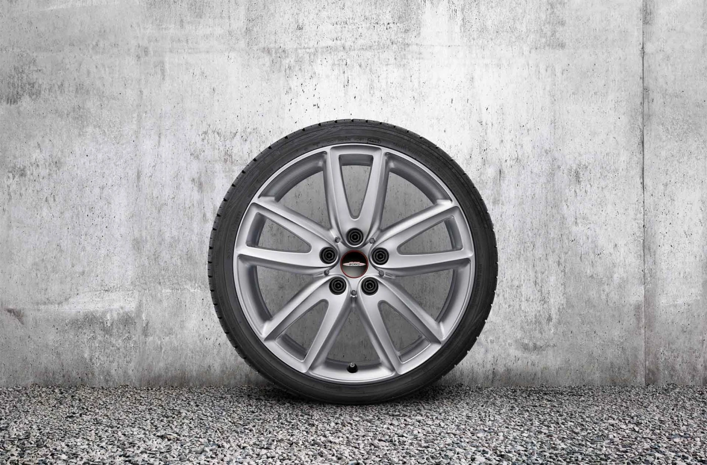 Зимове колесо F54 225/40R18 92V Pirelli Sottozero